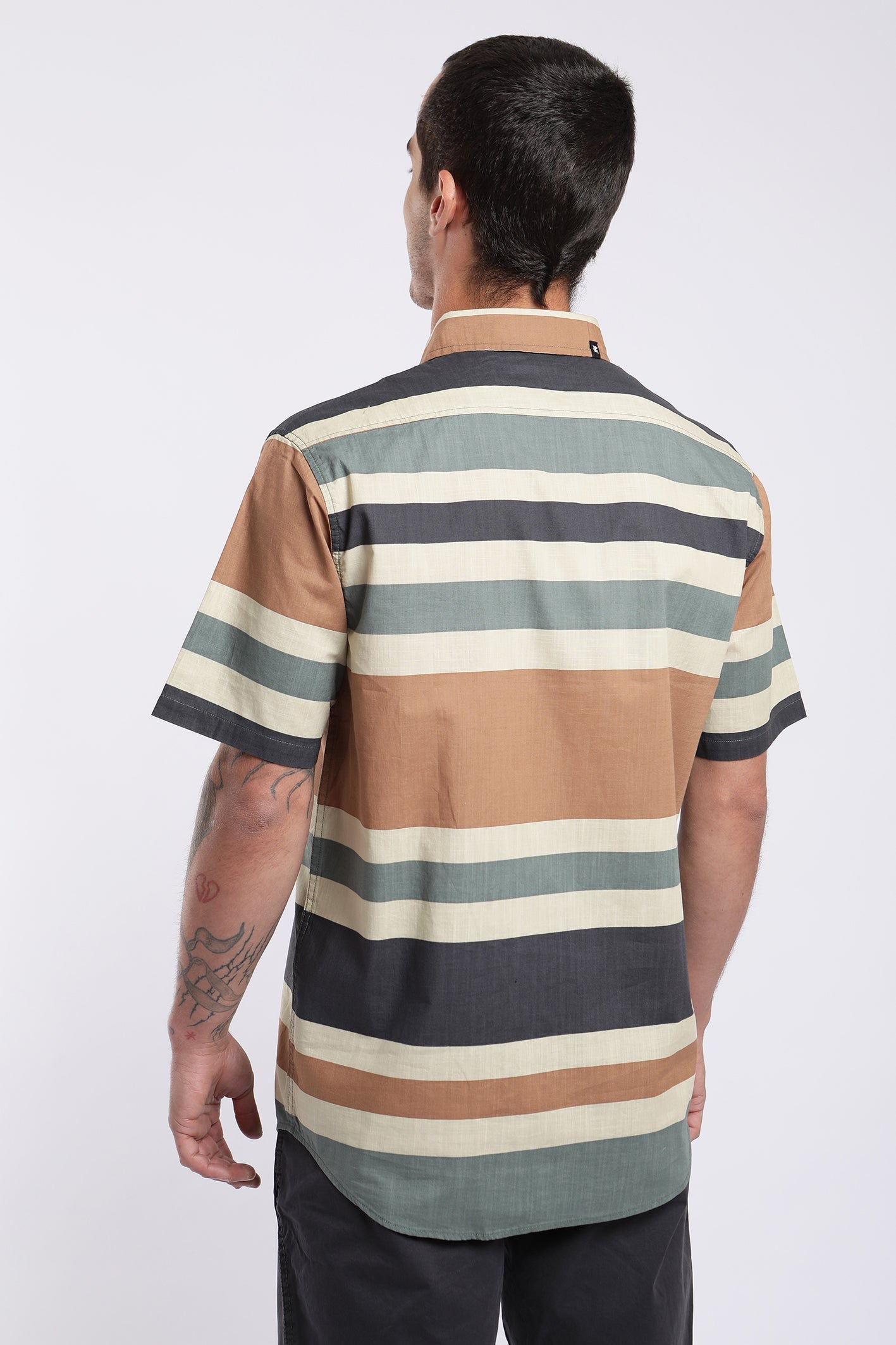 Camisa manga corta Texture Stripes camel - Poliéster reciclado